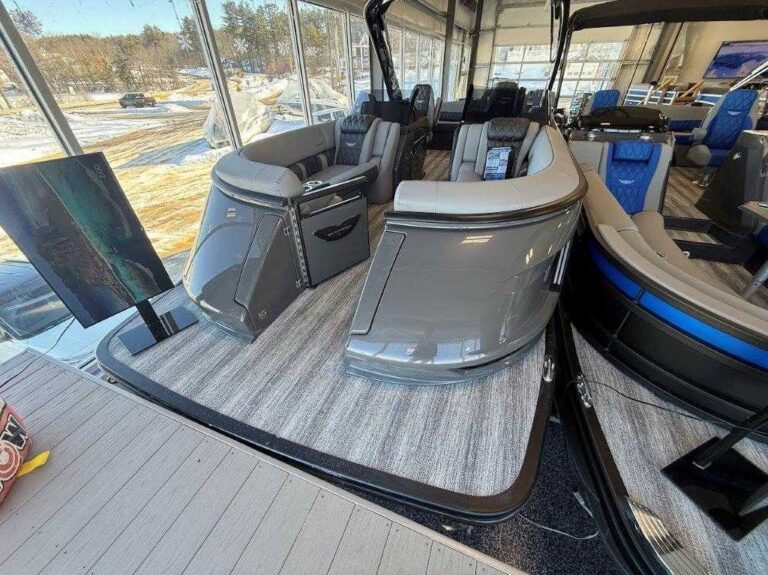 2026 Bennington 25QXSBWA - NEW DESIGN - ESP+ - Windshield - V10 425 HP!!! US-ETWS9307J526 [photo 3]